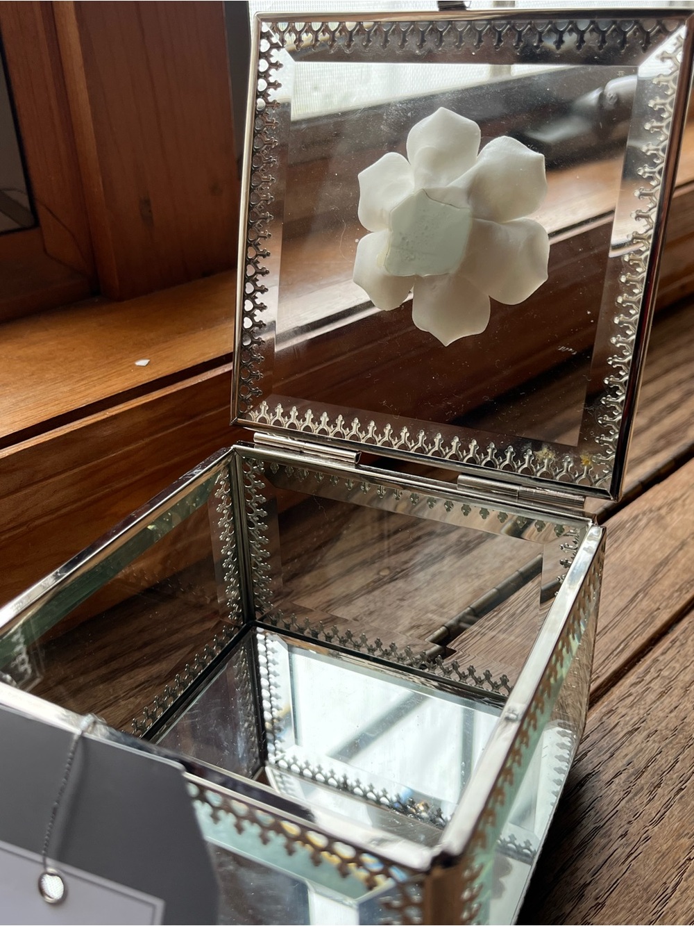 Rachel Ashwell Shabby Chic Silver Glass Mirrored Jewelry Trinket Box White Flowe - Picture 4 of 9